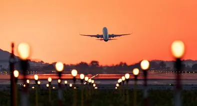 Dónde viajar en Semana Santa 2026 barato: caen los precios de los vuelos