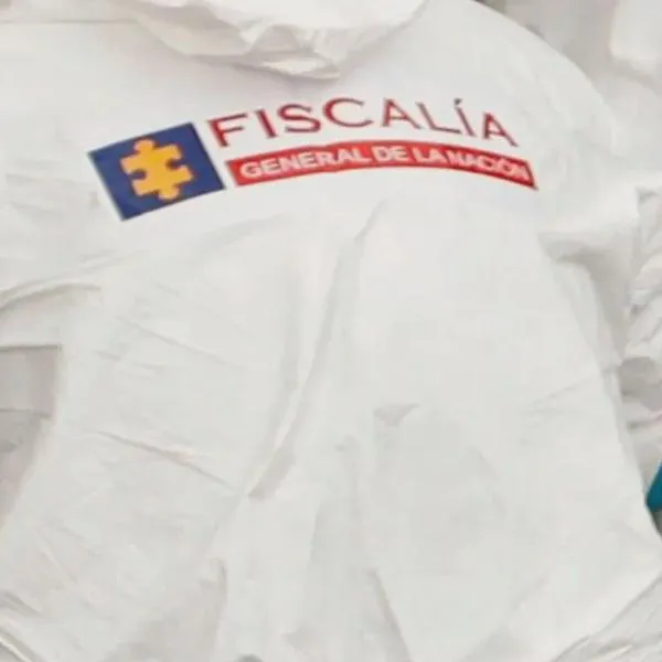 Descubren cuerpo de tatuador con armas traumáticas y granadas en apartamento de Medellín