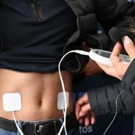 Hombres se arriesgaron a probar simulador de cólicos y los dejó sin aliento