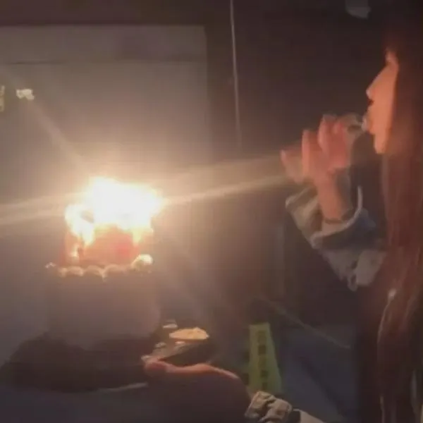 Actriz se quemó la cara en celebración de su cumpleaños por hacer reto con velas