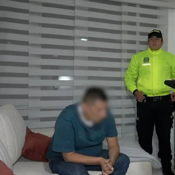 Taxista capturado en Bogotá: robó millones de pesos con tarjetas cambiadas