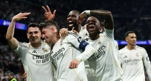 Jugadores del Real Madrid celebrando los goles de Federico Valverde, en la goleada contra Manchester City por Champions League