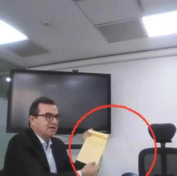 Chats y videos que salpican a 5 congresistas en escándalo de UNGRD: lo llaman el "bloc de Olmedo". Interceptaciones revelan contratos. 