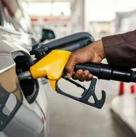 Precio de la gasolina podría subir en abril en Colombia por conflicto en Irán, reveló el Ministerio de Minas y Energía.