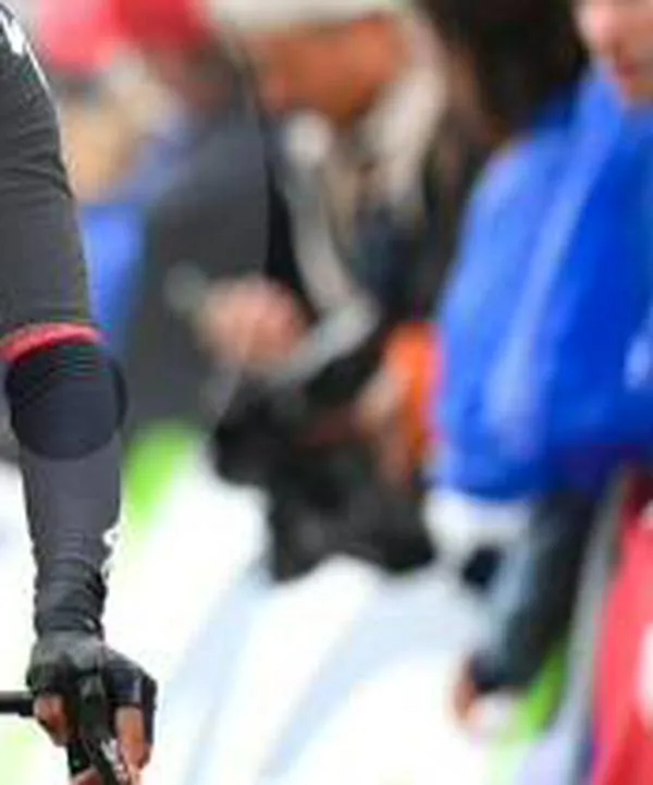 Daniel Martínez resiste en el podio de la París-Niza ante un Vingegaard intratable