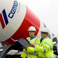 Cemex, gigantesca empresa de construcción, vendió más de la mitad de su participación a Holcim y redujo su presencia en el país.