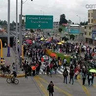 Protestas en Bogotá: marcha de profesores causa caos en la calle 26 y afecta a 23.000 usuarios de Transmilenio este martes 12 de marzo.