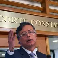 La Presidencia de la República, liderada por Gustavo Petro,  intentó apartar a siete magistrados que analizarán la primera declaración de emergencia económica emitida por el Gobierno en diciembre de 2025.

(Vea también: Colombianos tendrán que pagar más impuestos: Petro sacó siete decretos por emergencia económica)

Sin embargo, este viernes 14 de marzo de 2026,  la Corte Constitucional determinó que la solicitud no procedía. Con esto, los jueces seguirán evaluando la medida, que actualmente permanece suspendida de forma provisional.

El intento de recusación buscaba cuestionar la imparcialidad de los magistrados frente a la decisión sobre la emergencia económica, pero la Corte concluyó que no existían motivos legales suficientes para apartarlos, según informó Semana. Así, el proceso judicial mantiene su curso normal, garantizando que los análisis sobre la medida se realicen de manera continua y sin interrupciones.

La recusación fue presentada por Augusto Alfonso Ocampo Camacho, secretario jurídico de la Presidencia de la República, quien argumentó posibles conflictos de interés de los magistrados frente a la decisión sobre la emergencia económica. 

¿Cuáles son los magistrados que fueron recusados por Presidencia?
Con esta decisión, los siete magistrados, entre ellos Lina Marcela Escobar Martínez y Paola Andrea Meneses Mosquera, continuarán evaluando la emergencia económica sin interrupciones.

Ahora, la Corte tendrá que definir si las medidas fiscales propuestas por el Gobierno cumplen con la ley y el presupuesto, mientras el país sigue pendiente del impacto económico y social de la declaratoria suspendida provisionalmente.