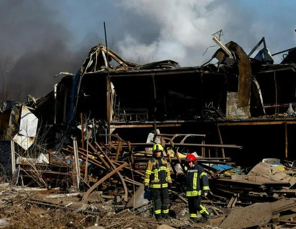 Ataques con misiles y drones rusos matan a varias personas en la región de Kiev