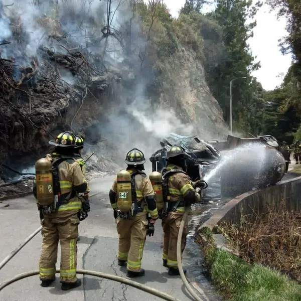 Videos muestran momentos de tensión tras explosión en vía Bogotá-La Calera