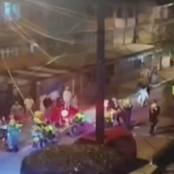 Una balacera en el barrio La Clarita, Engativá, dejó dos capturados tras el intento de robo de una camioneta Toyota. Los delincuentes dispararon a policías