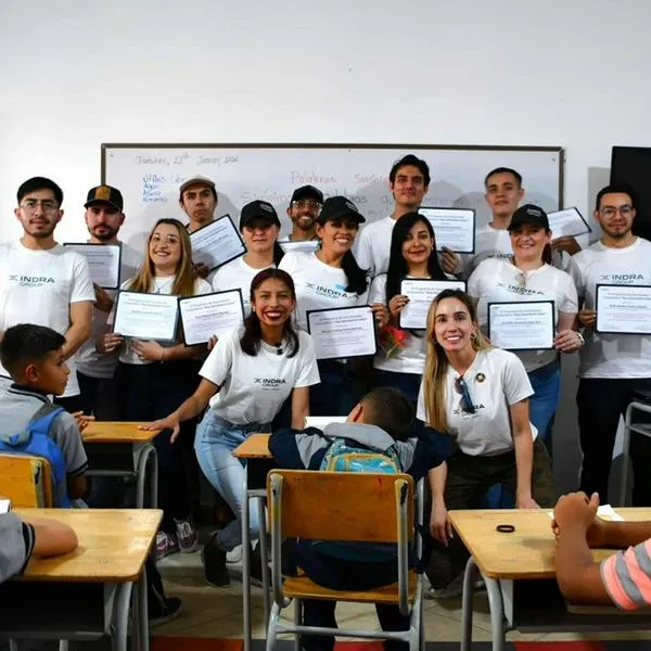 Estudiantes de colegio público mandan datos a redes que colaboran con NASA