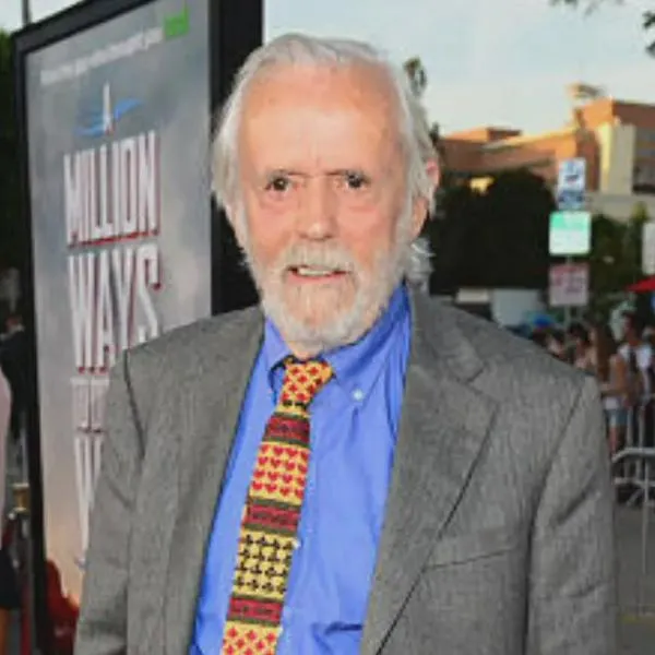 Murió Matt Clark, actor recordado por su participación en Volver al futuro 3