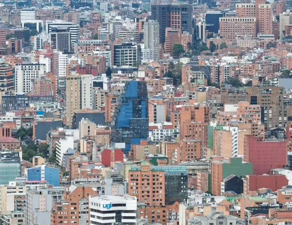 ¿Sombrilla o bloqueador solar? Consulta el pronóstico del tiempo en Bogotá de este martes 17 de marzo del 2026 