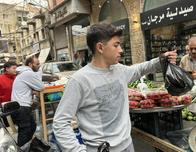 “La guerra es cara”: en medio de la arremetida israelí, los mercadillos de Líbano intentan resistir