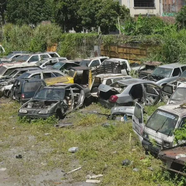 Un bien cultural e histórico de Armenia convertido en deshuesadero de carros