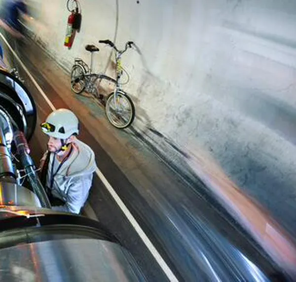 Científicos descubren una nueva partícula que se parece al protón