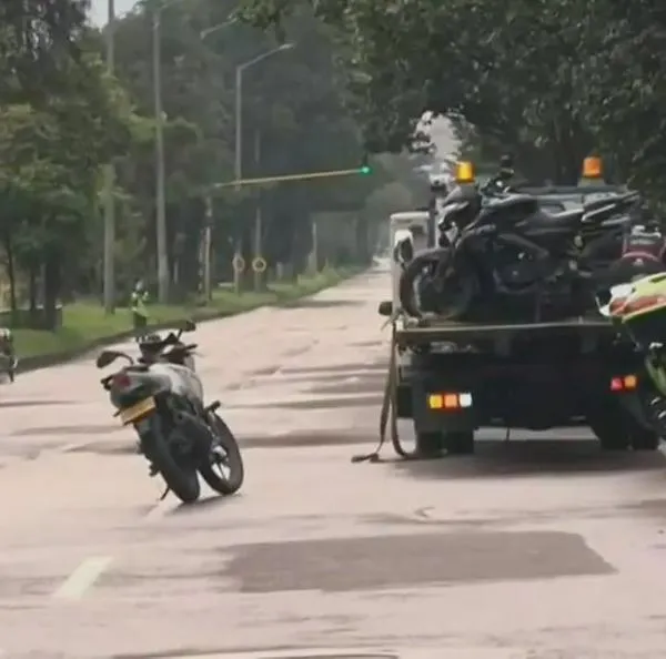 Grave calle 127, Bogotá: choque entre camión y moto dejó un muerto