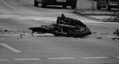 Accidente de tránsito en Bogotá: motociclista murió en choque con camión