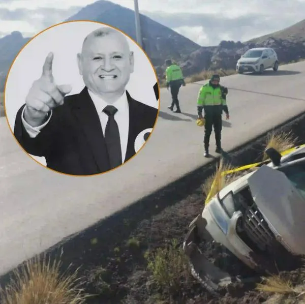 Así quedó el carro accidentado en el que murió Napoleón Becerra (círculo), candidato presidencial en Perú