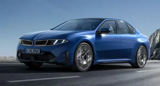 BMW i3 2026: nuevo carro eléctrico de BMW que reemplaza al Serie 3 con 900 kilómetros de autonomía y cambios estéticos futuristas.