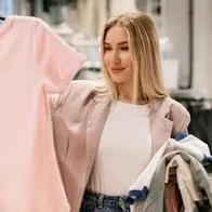 Qué dice la psicología de personas que alistan ropa desde la noche anterior