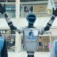 Robot vigilante Vicente está patrullando Bogotá para mejorar la seguridad