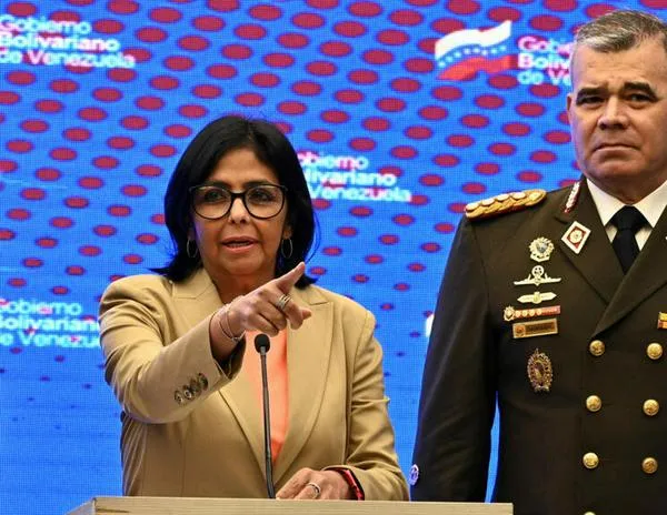 Entre destituciones y cambios en Venezuela: ¿un chavismo reconfigurado por Delcy Rodríguez?