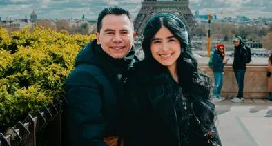Jhonny Rivera y su esposa tuvieron que llevarse a sus suegros a luna de miel