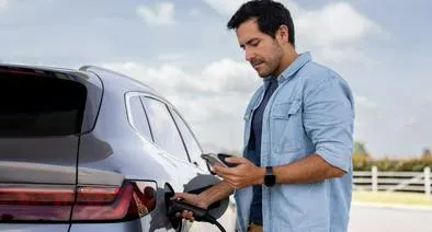 Reventa de carros eléctricos despierta dudas en Colombia, ya que reemplazar una batería puede costar hasta el 40 % del valor total del vehículo.