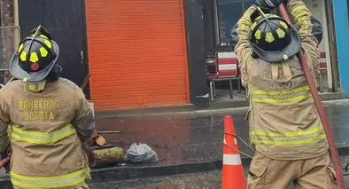 Reportan grave incendio en local del noroccidente de Bogotá; Bomberos atienden emergencia