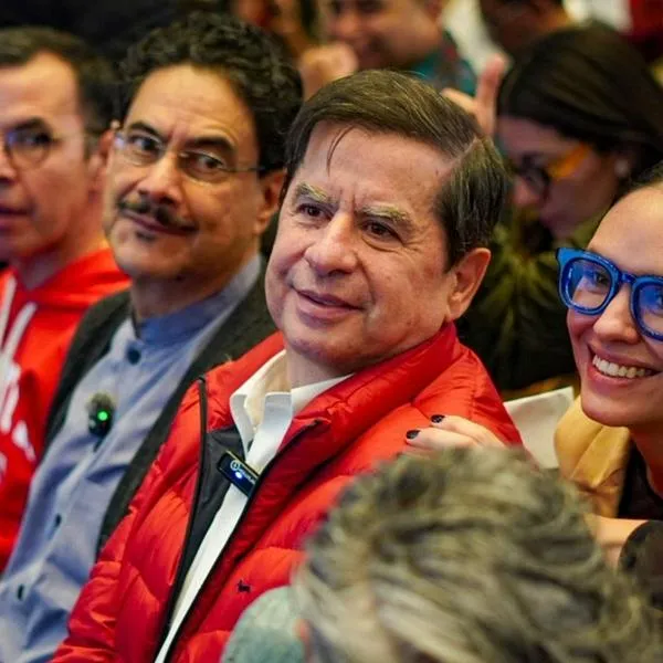 Juan Fernando Cristo aterriza en campaña de Iván Cepeda en reciclaje político