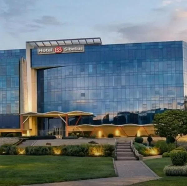 ¿Cuánto vale la noche en el Hotel B3 Sibelius en Chía? Es un megahotel, precios