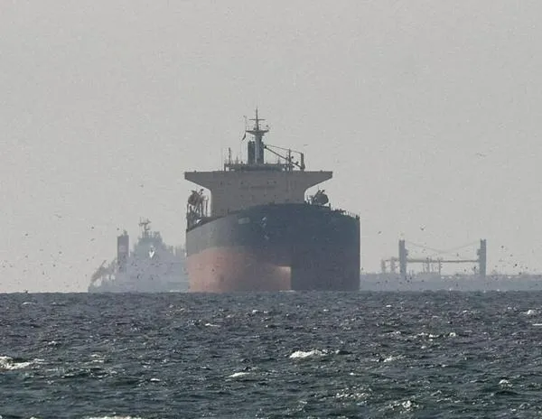 EE. UU. autorizó temporalmente la venta del petróleo iraní varado en el mar