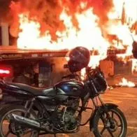 Caos en Chocontá por operativo de tránsito y comunidad furiosa quemó una grúa