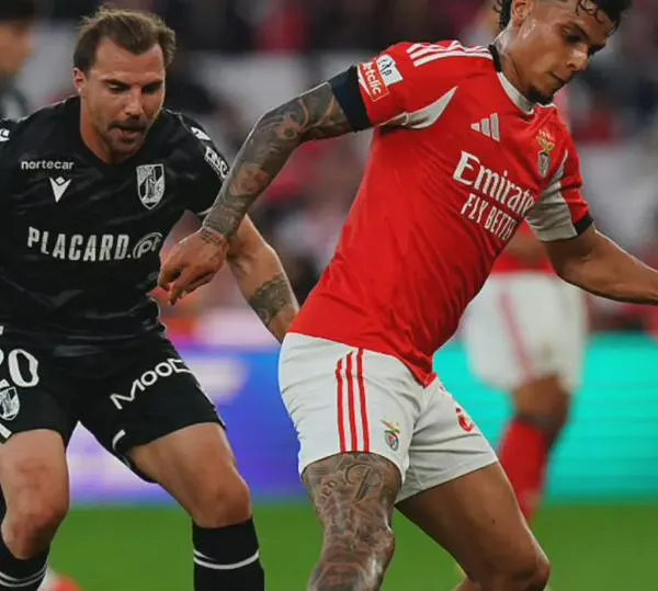 Richard Ríos se fue de doblete de asistencias con Benfica; se la dejó servida a Vangelis Pavlidis