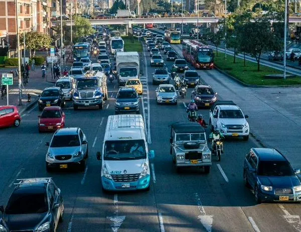 ¿Cómo opera el pico y placa en Bogotá para taxis y vehículos particulares este martes 24 de marzo? Infórmate aquí 