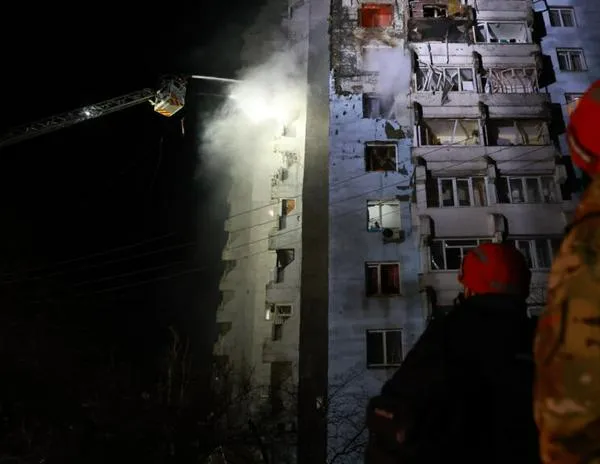 Cinco muertos en Ucrania en ataques masivos rusos; la UE aplaza propuesta de veto a petróleo ruso por guerra en Irán