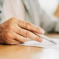 Cómo puede un tío o tía sin hijos sacar a todos de su herencia en Colombia 2026