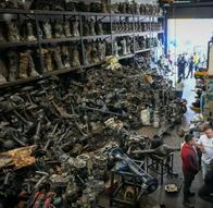 En un operativo con 300 policías en La Estanzuela, la Sijín descubrió una bodega donde alteraban motores robados con ácido y químicos. Un capturado.