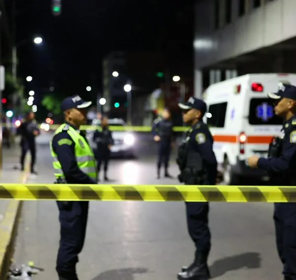 Hombre murió al lanzarse del tercer piso de un hotel que se estaba incendiando en el centro de Medellín