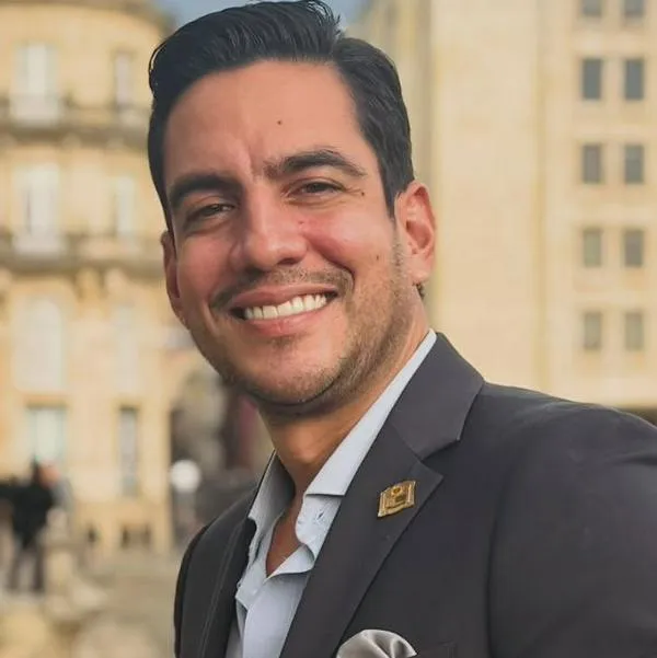 Álex Flórez, senador del Pacto Histórico, seguirá sancionado por el altercado que tuvo con policías