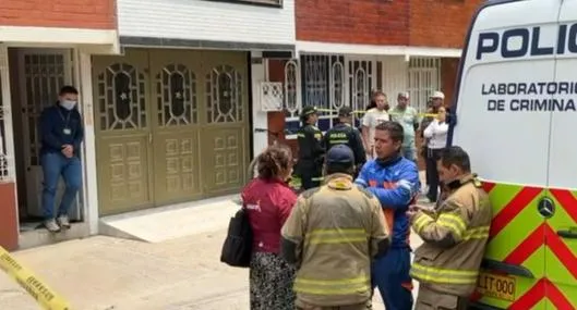 Cristian Camilo Valencia Hurtado aceptó cargos por triple feminicidio en el barrio Atalayas, Bosa. Fiscalía reveló detalles del crimen y denuncias previas.