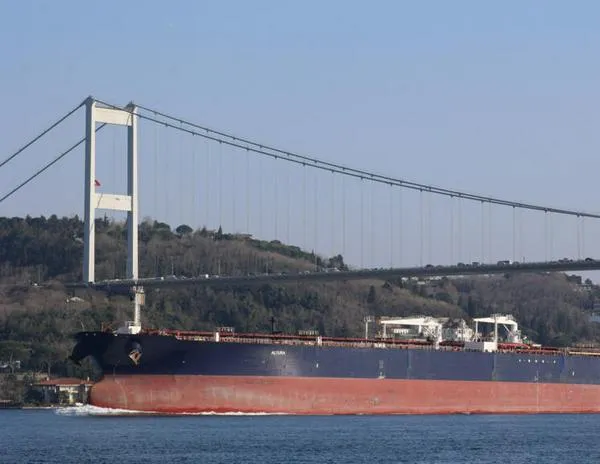 Un dron impacta un petrolero con crudo ruso en el mar Negro frente a Turquía: ¿qué se sabe del buque?