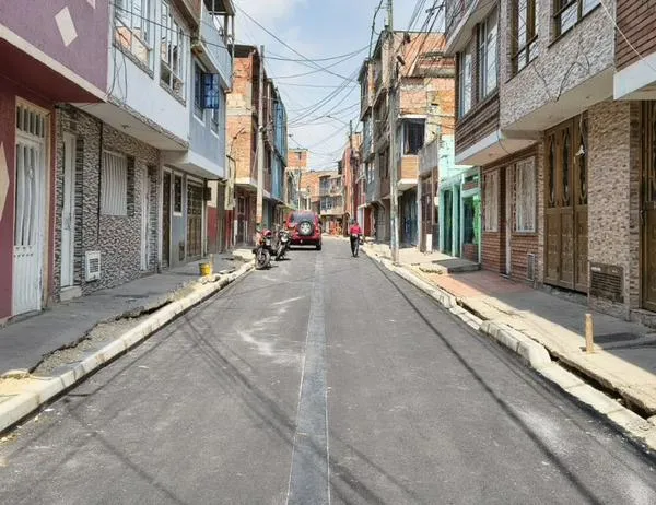 Alcaldía de Kennedy entrega nuevo tramo vial en Villa Rica y supervisa avances de obras en ejecución 