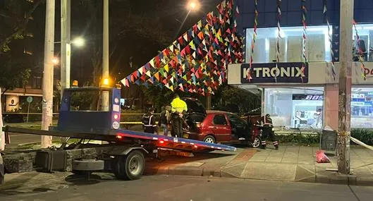 Accidente Bogotá hoy: carro acabó dentro de un Ktronix y una persona murió
