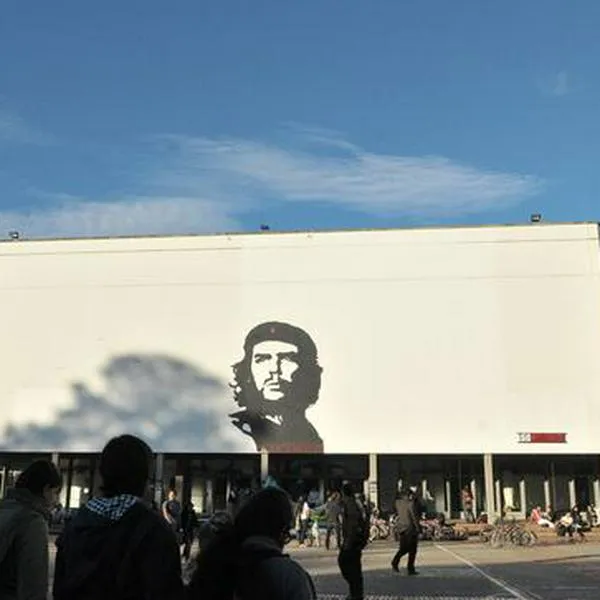 Aparecen graffitis de disidencias Farc en la Universidad Nacional y tomó medidas