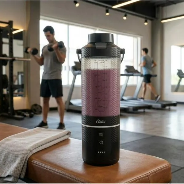 Oster lanzó su licuadora portátil GoMax en Colombia y es una máquina andante 