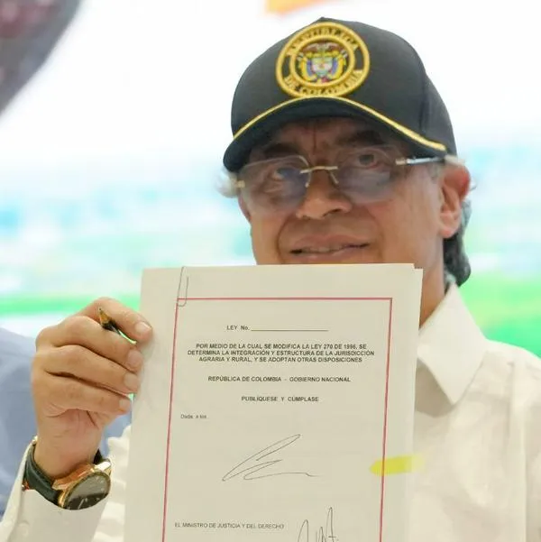 Gustavo Petro dio inesperada orden a sus ministros en pleno discurso