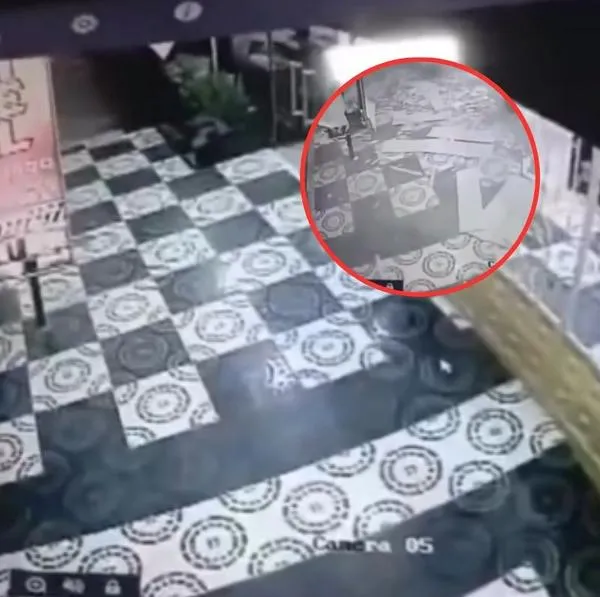 Captura del momento exacto del ataque con explosivos a un hotel en Aguachica, Cesar